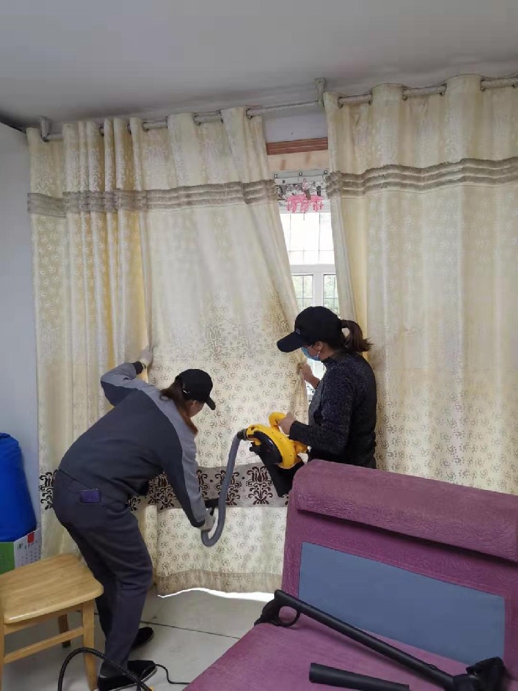 重慶八福家政公司窗簾免拆清洗服務